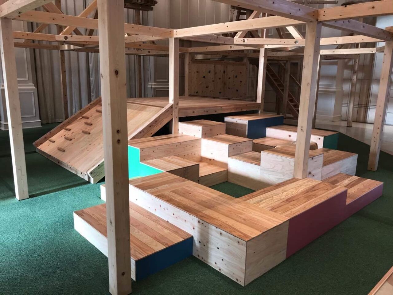 レジャー施設の受付・導線内装