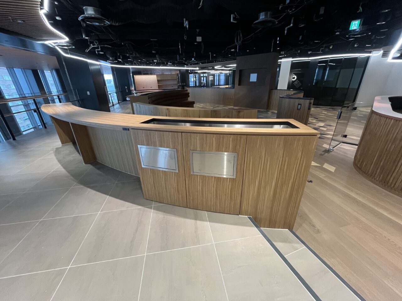 複合ビル共用部の内装