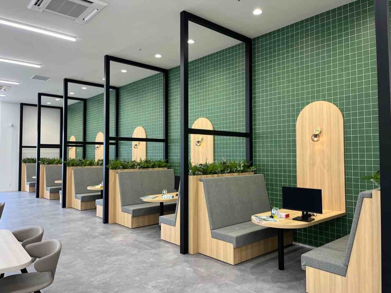 カーショップ店舗の売場内装