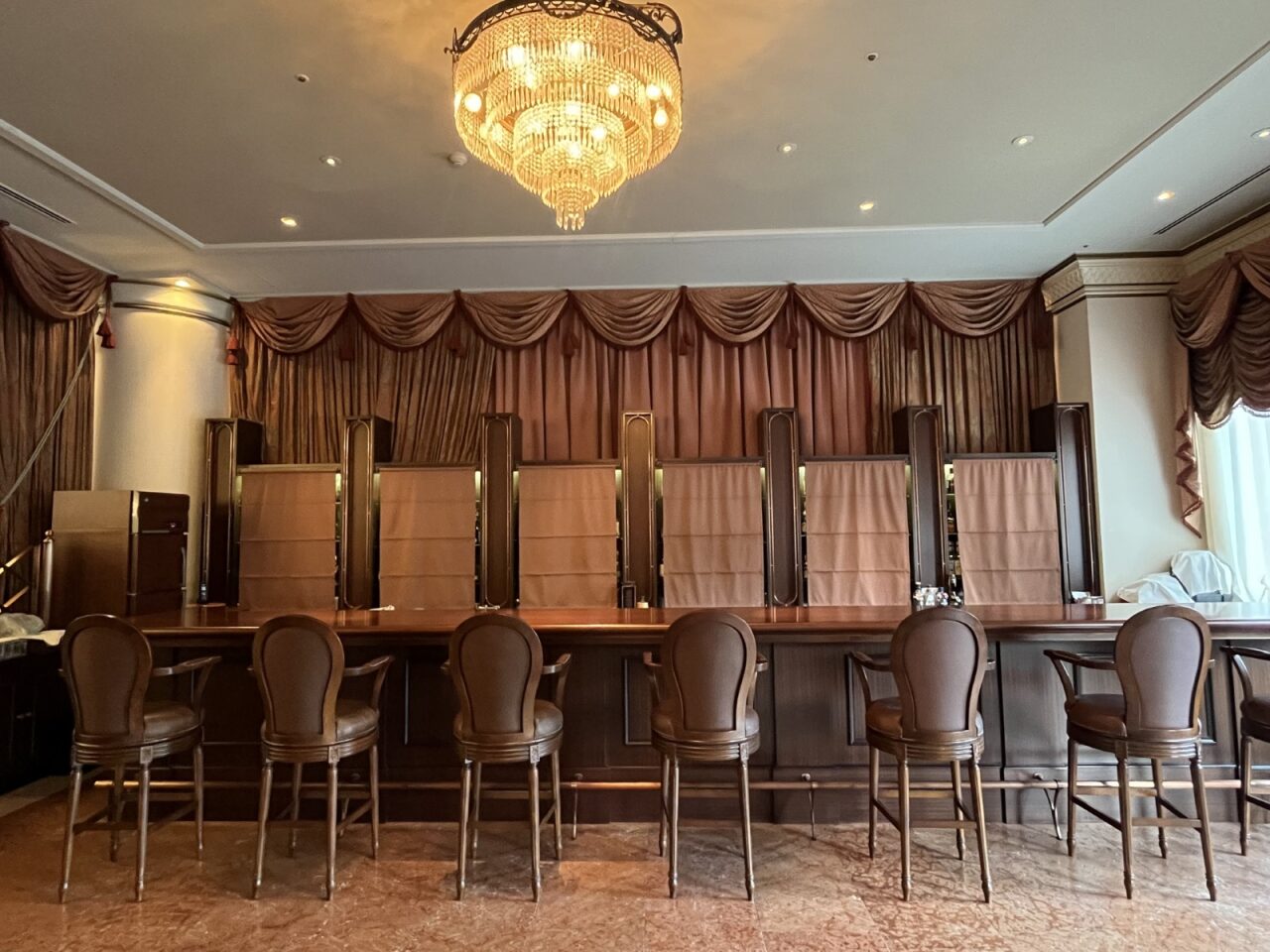 複合施設ラウンジの内装