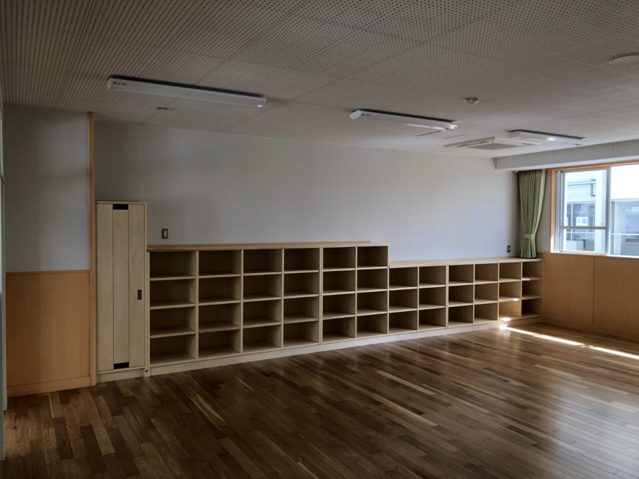 小学校の特別教室・廊下内装