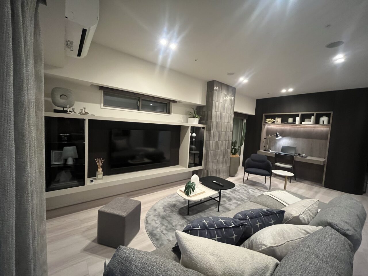 モデルルームのリビング内装