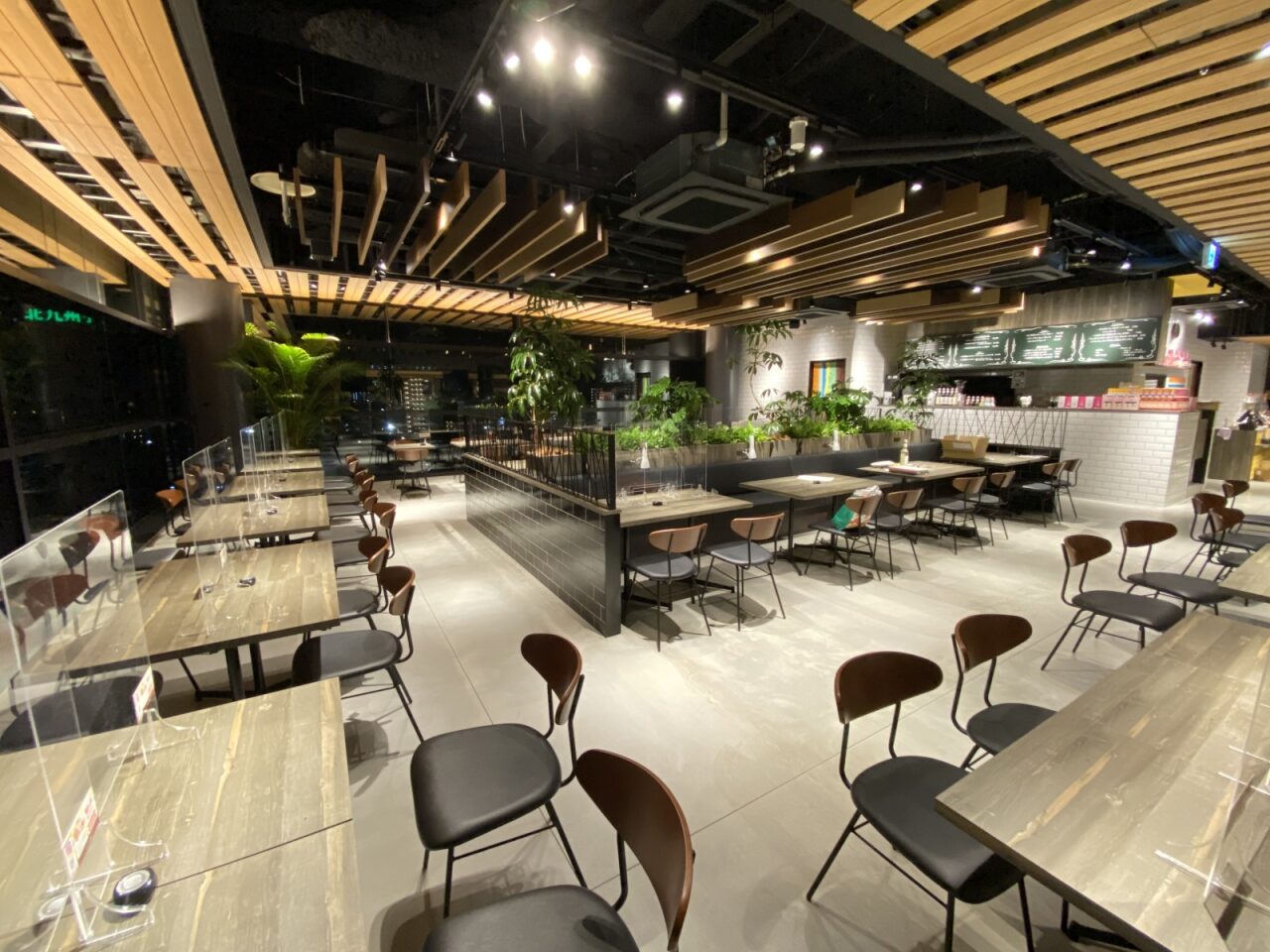 レストランのフロア内装