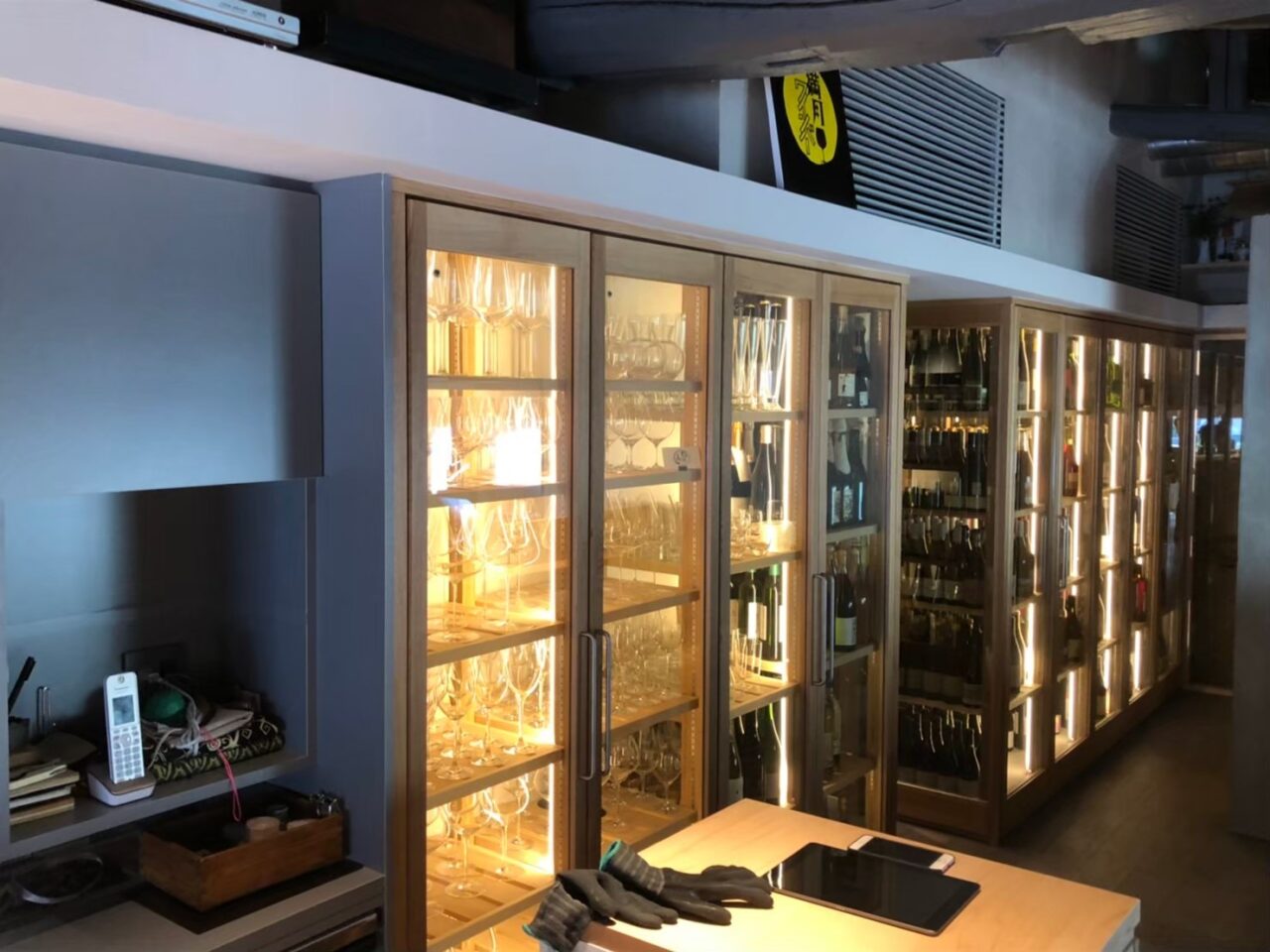 飲食店のカウンター内装