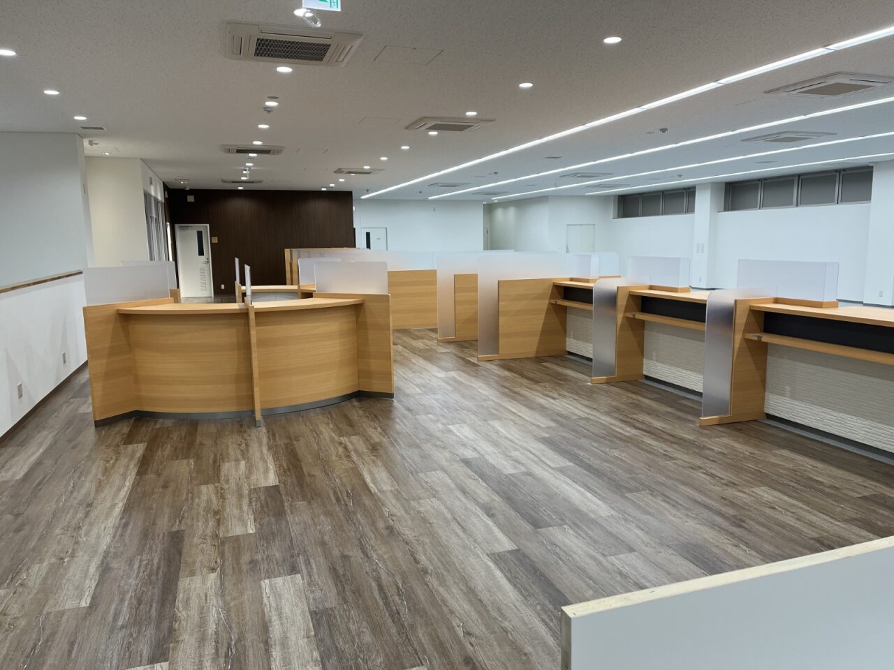 金融機関ロビーの内装