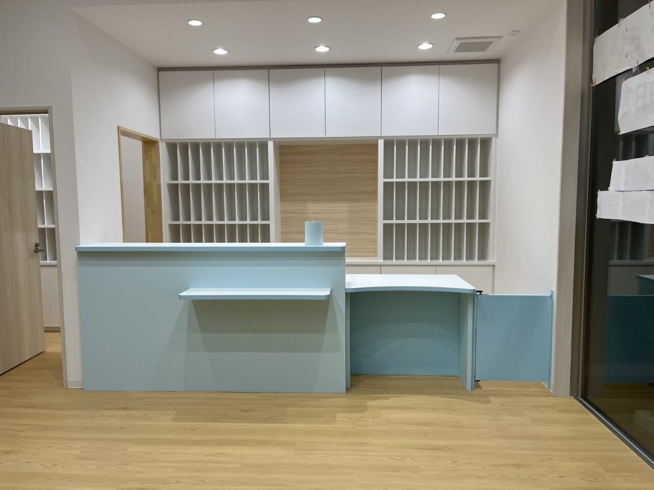 歯科クリニックの受付・診療室内装