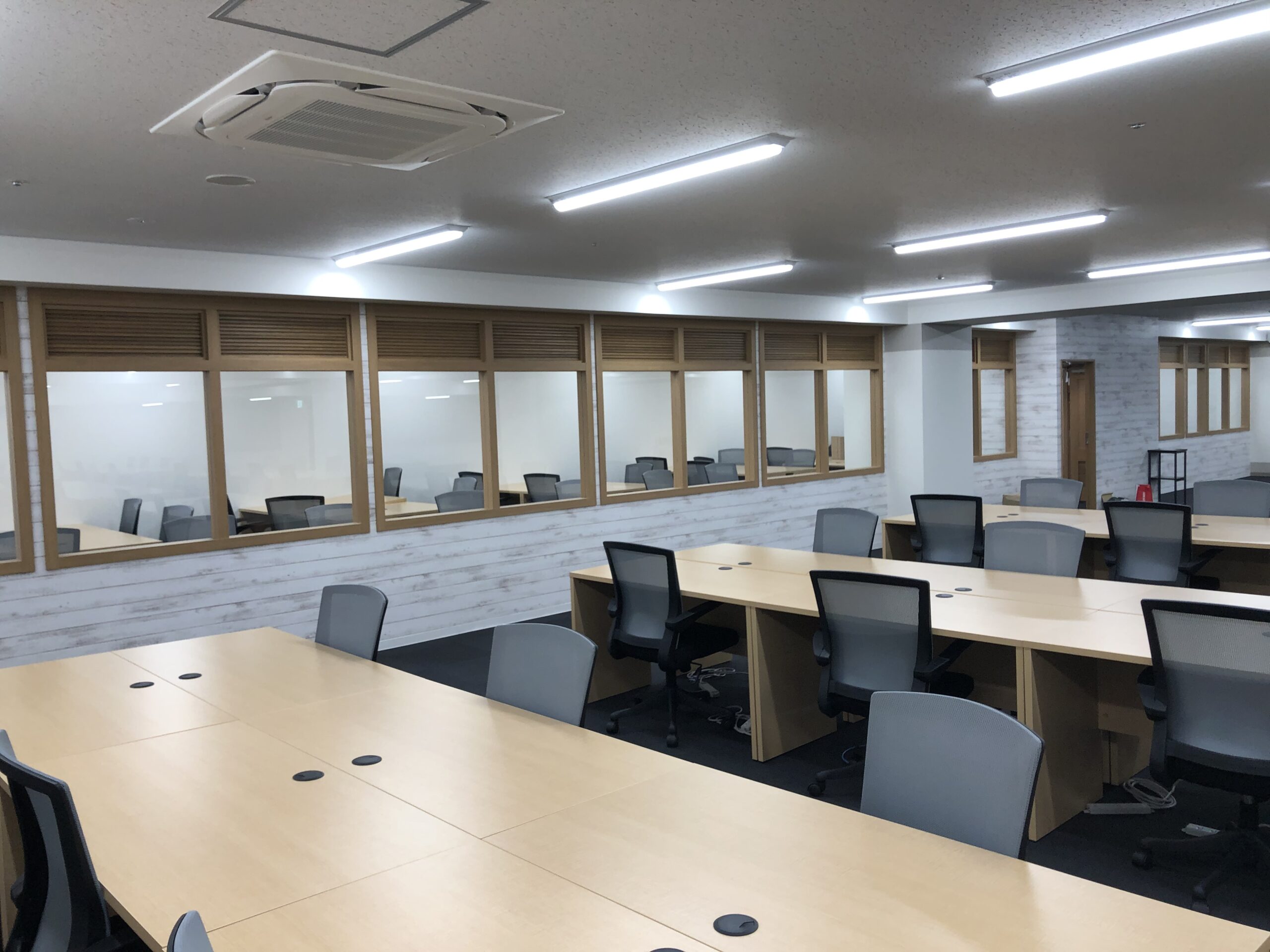 オフィスのワークスペース内装