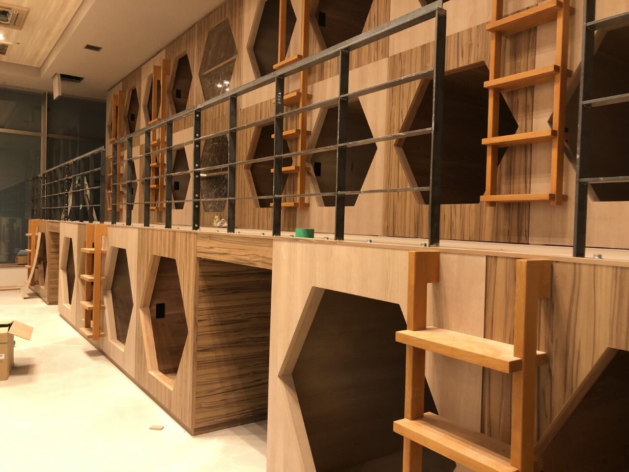 スパ施設の受付・ラウンジ内装